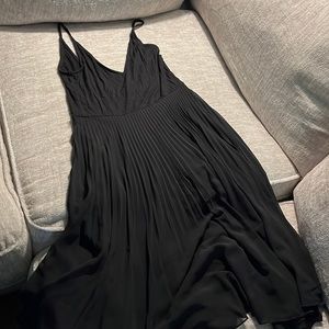 Flowy slip dress (color: black, chiffon skirt, & size: L)
